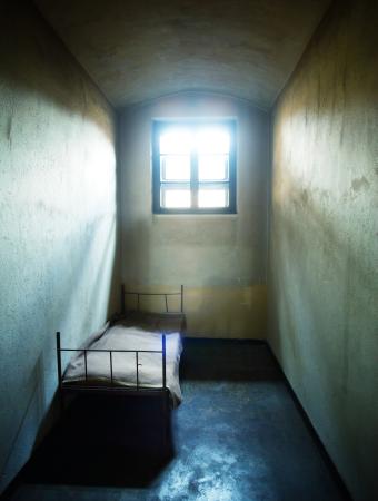vanglas raku, voodi, aken Constantin Opris - Dreamstime