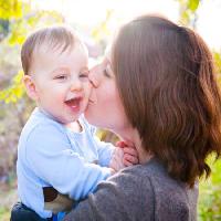 Pixwords Pildi ema, poiss, laps, armastus, suudlus, õnnelik, nägu Aviahuismanphotography - Dreamstime