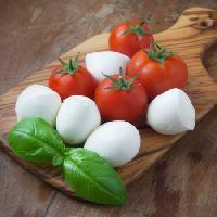 toitu, tomatid, roheline, köögivilju, juustu, valge Unknown1861 - Dreamstime
