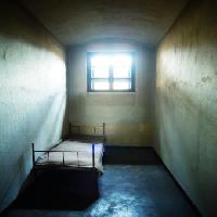 Pixwords Pildi vanglas raku, voodi, aken Constantin Opris - Dreamstime