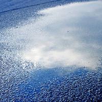 sätestatud vee, asfalt, taevas, peegeldus, tee Bellemedia - Dreamstime