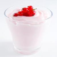 jogurt, smuuti, punane, valge, klaasi, jook, viinamarjad Og-vision - Dreamstime